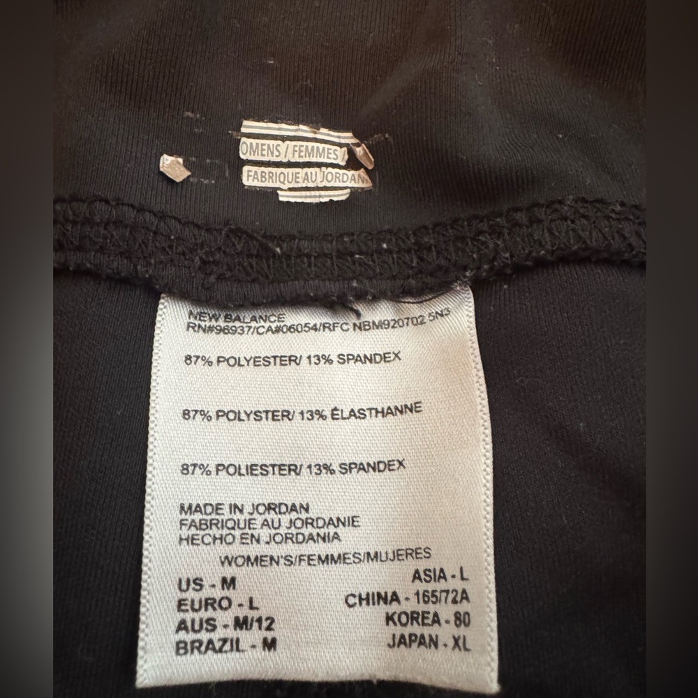 New Balance Women's Black Cropped Leggings with Ruching on the Legs - Picture 3 of 4